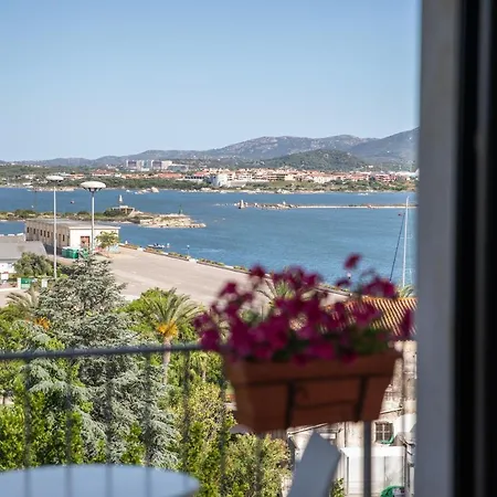 Antares And Гостьовий будинок