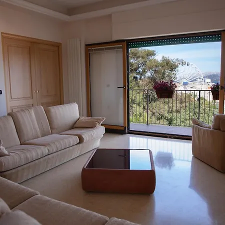 Гостьовий будинок Antares And Ольбія