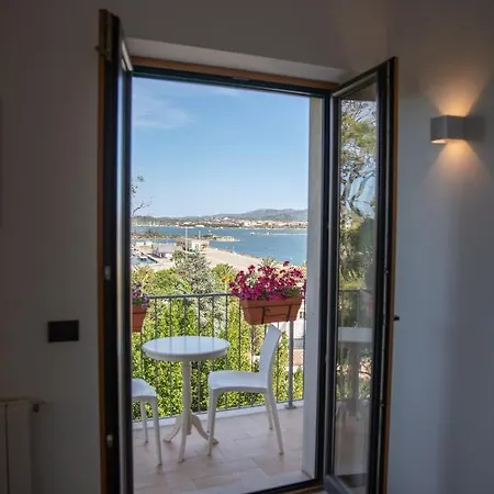 בית הארחה Antares And אולביה