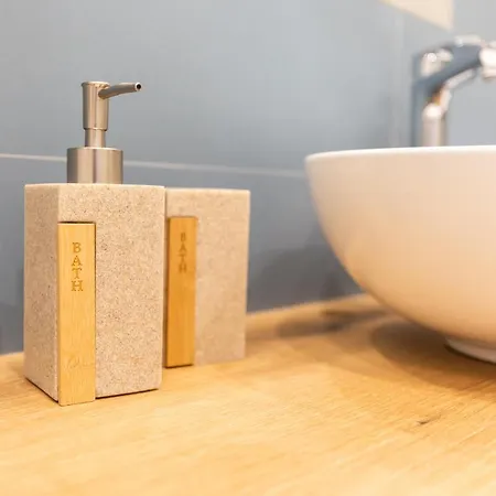 Antares And בית הארחה