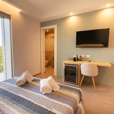 Antares And 招待所 奧爾比亞